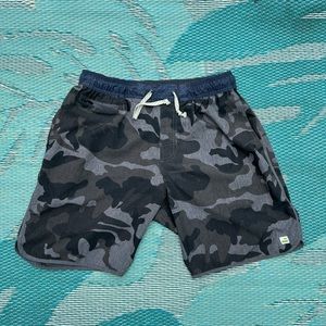 Vuori Banks Shorts Grey Camo